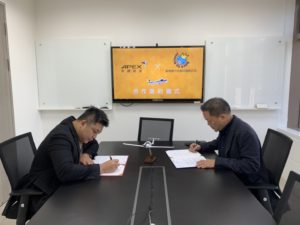 新悅旅行社今(21)日與安捷航空簽署總代理合約，獨家代理安捷航空後續提供的各項空中休憩觀光服務。